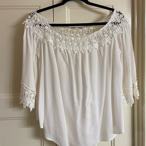 Off the shoulder white late blouse